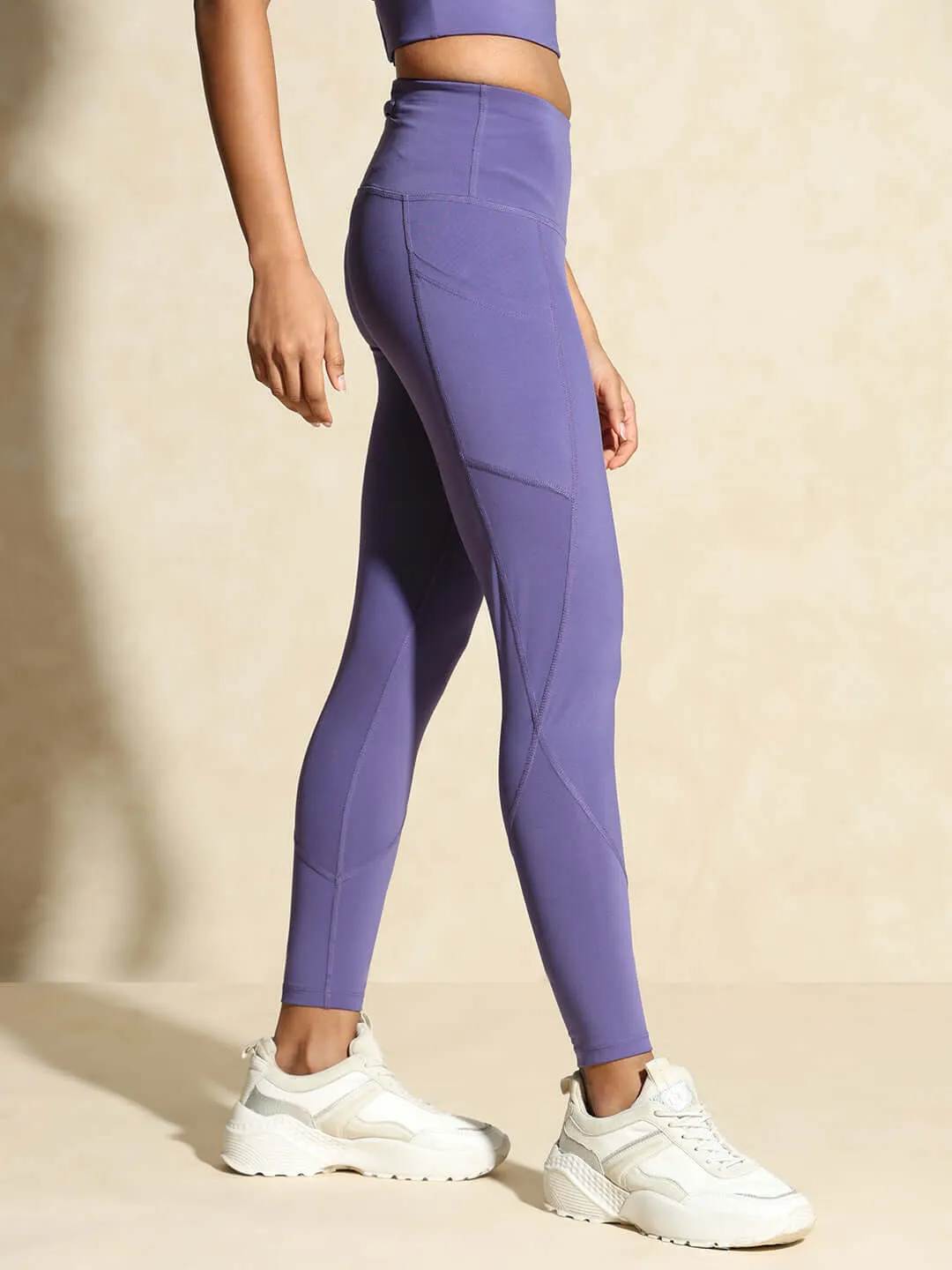 Iris Yoga Strap Back Bra & Aura Leggings