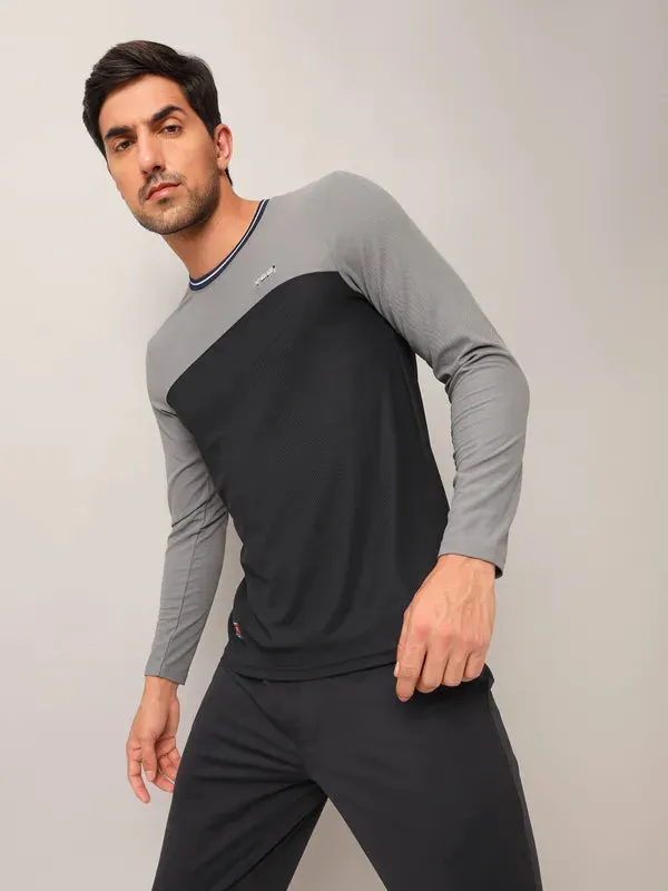 Men Colorblock Slim Fit Crew Neck T-shirt with MATPIQ