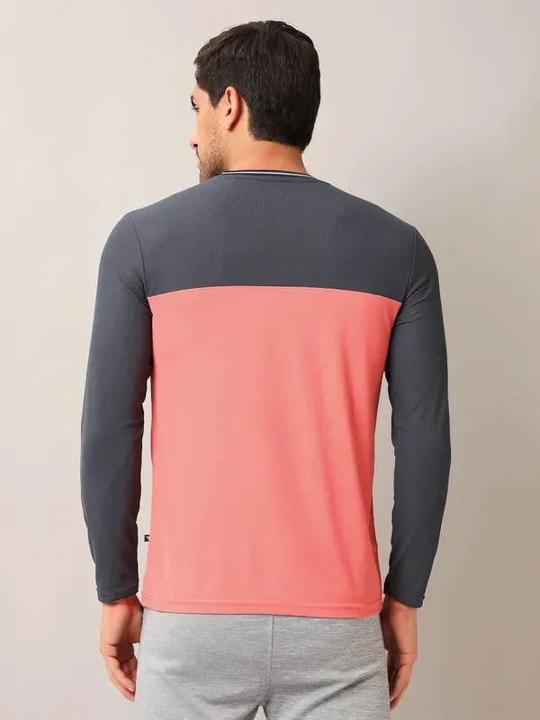 Men Colorblock Slim Fit Crew Neck T-shirt with MATPIQ