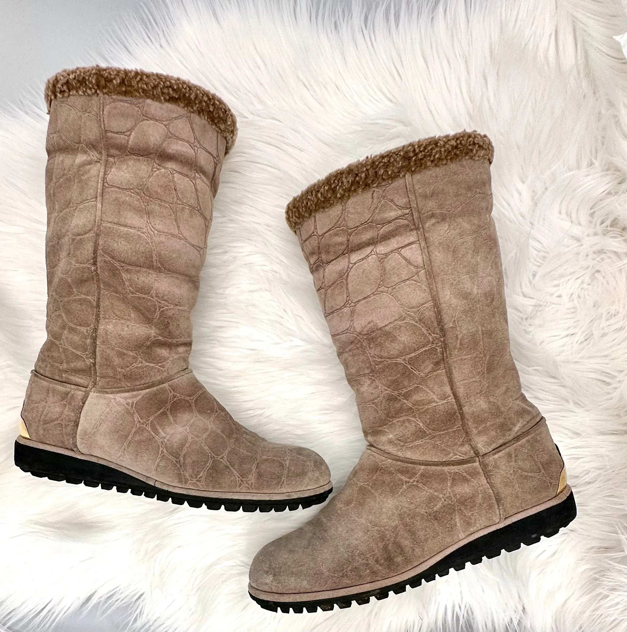 Stuart Weitzman Women’s Tan Stamped Suede Leather Faux Fur Lined Boot Logo size 8.5 (preowned)